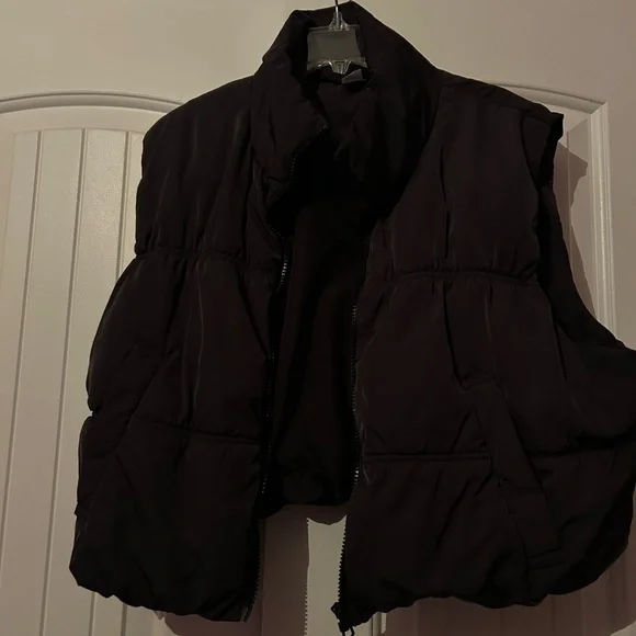 H&M Black Puffer Vest - Picture 2 of 3
